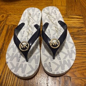 michael kors flip flops